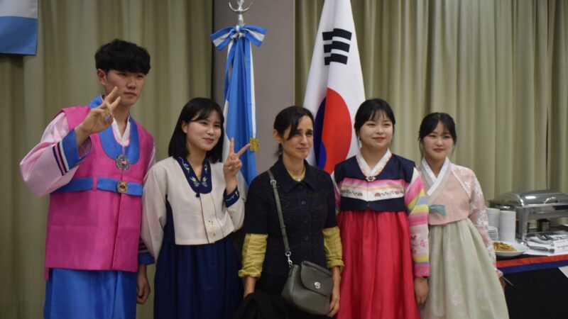 El Sindicato de Pasteleros y la embajada de Corea del Sur  intercambiaron culturas en un evento con la participación de la cantante  Julieta Venegas