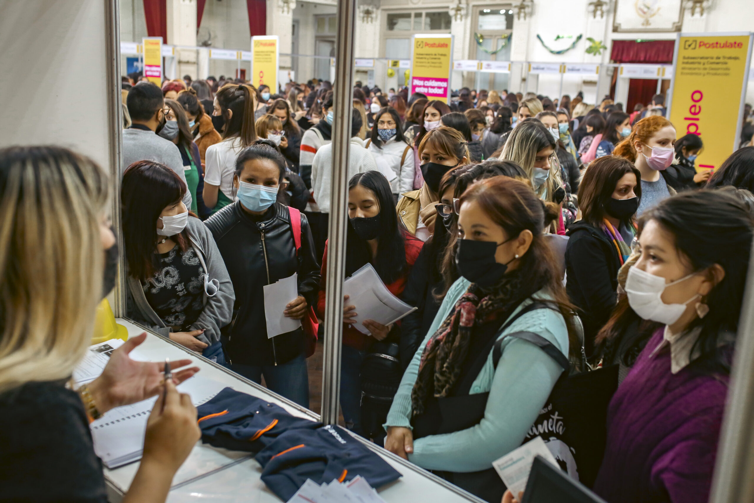 Más de 300 vacantes laborales exclusivas para mujeres