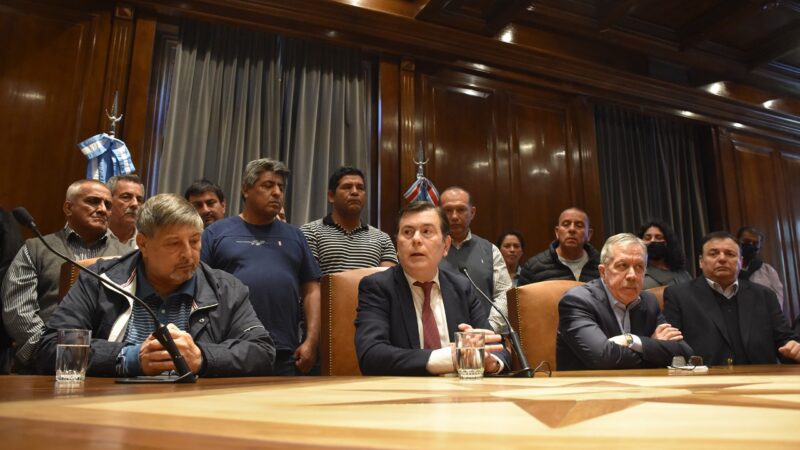 El gobernador Zamora anunció una recomposición salarial de emergencia en Santiago del Estero