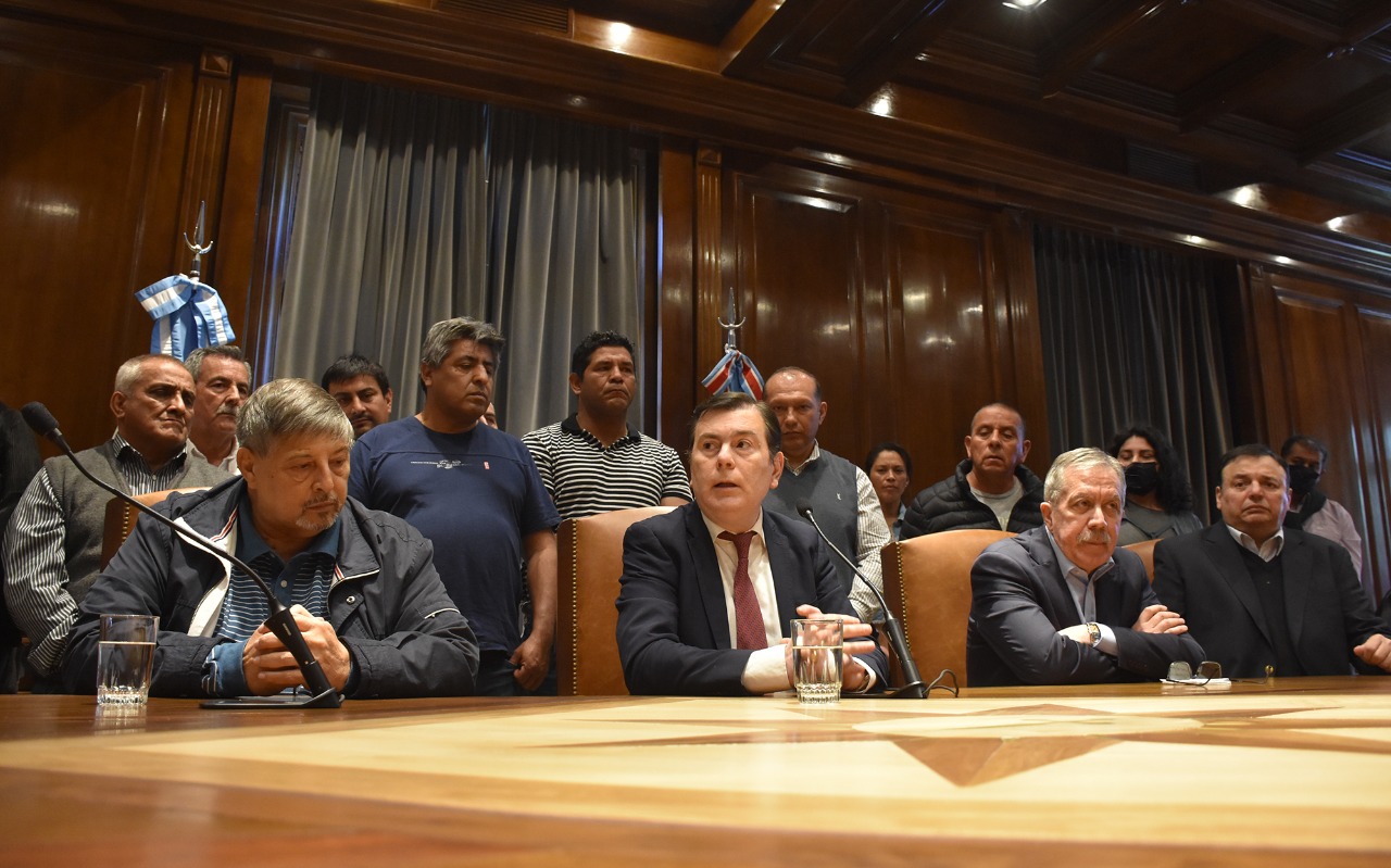 El gobernador Zamora anunció una recomposición salarial de emergencia en Santiago del Estero