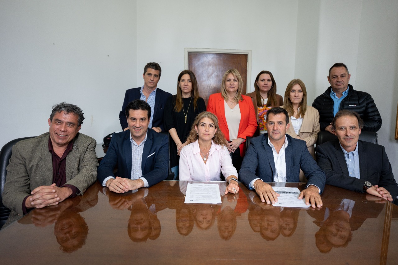 La oposición bonaerense pide que el ministro de Educación concurra a la Legislatura por instructivo en las escuelas
