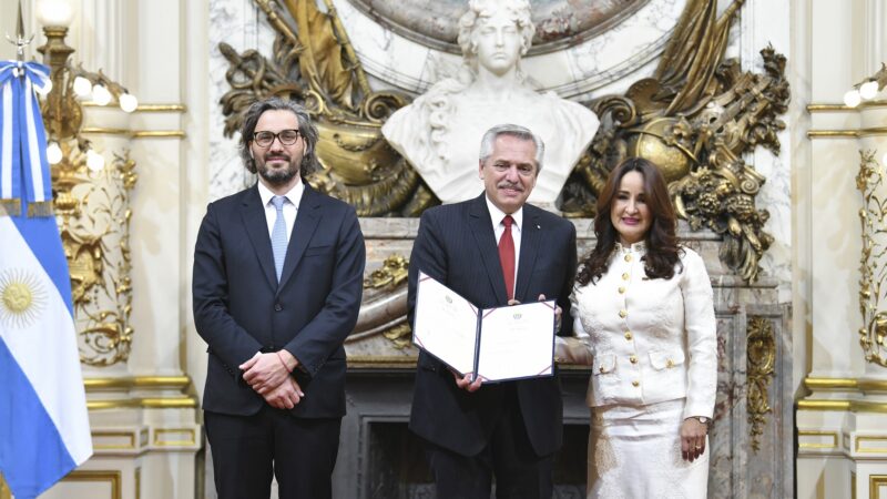 El presidente recibió las cartas credenciales de nuevos embajadores y embajadoras