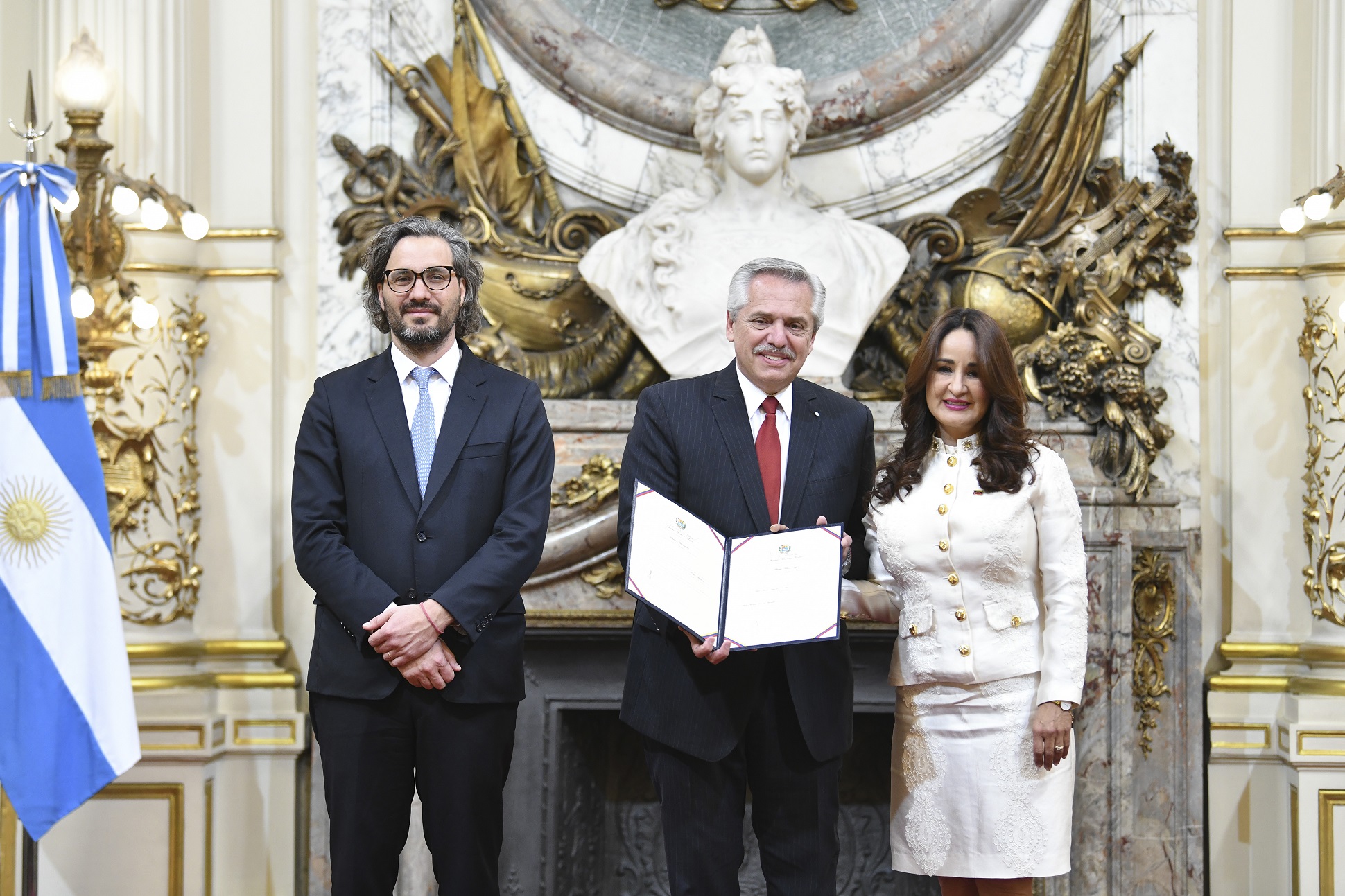 El presidente recibió las cartas credenciales de nuevos embajadores y embajadoras