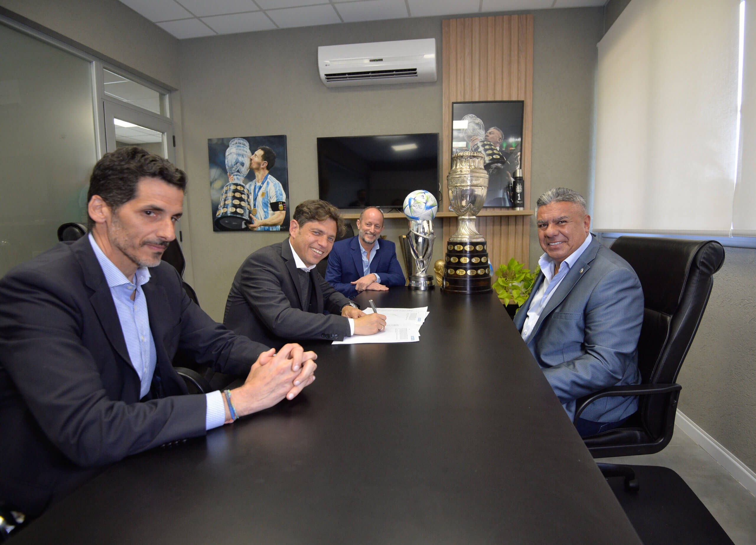 Firman un convenio con la AFA para facilitar trámites de documentación en clubes de fútbol