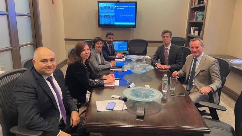 Con nuevas reuniones de negocios, concluyó la agenda de Batakis en Nueva York