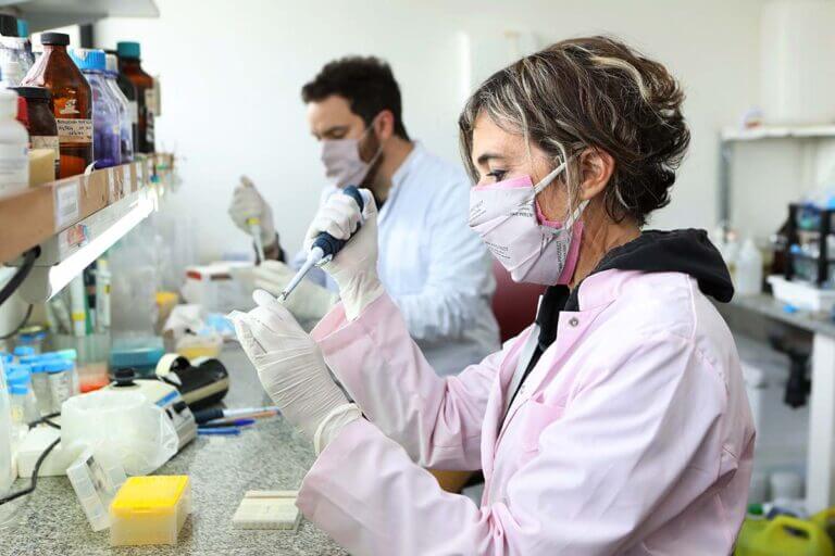 Científicos argentinos avanzan en la producción de vacunas