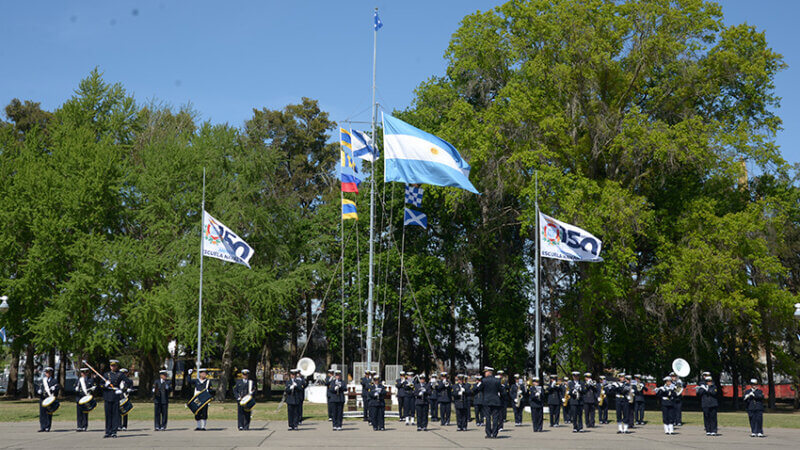 La Armada Argentina celebró el 150° aniversario de la Escuela Naval Militar con premios los guardiamarinas