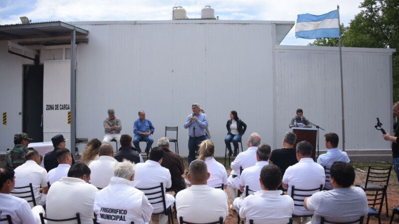 Javier Rodríguez inauguró en Tapalqué una sala de faena ovina
