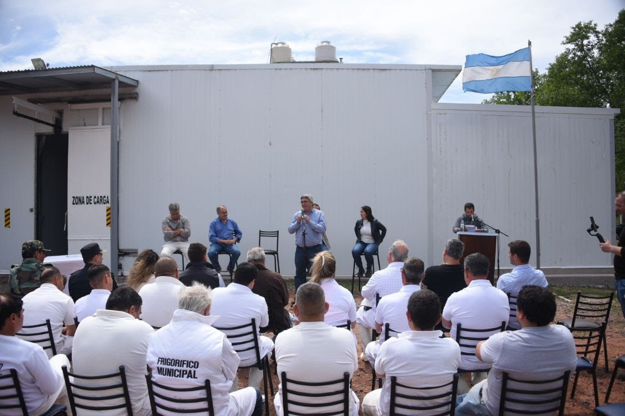 Javier Rodríguez inauguró en Tapalqué una sala de faena ovina