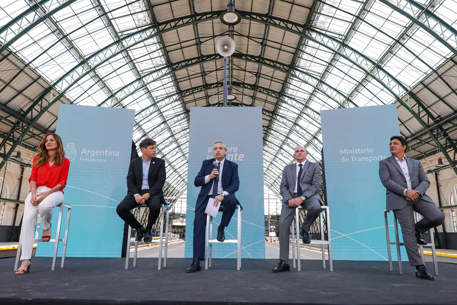 El presidente inauguró el techo de la estación de tren de La Plata