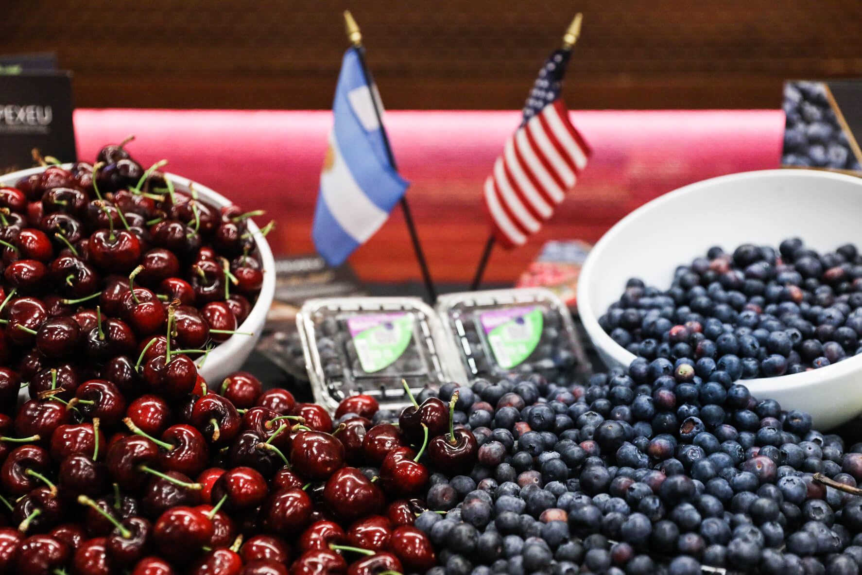 Primer embarque de arándanos y cerezas rumbo a Estados Unidos