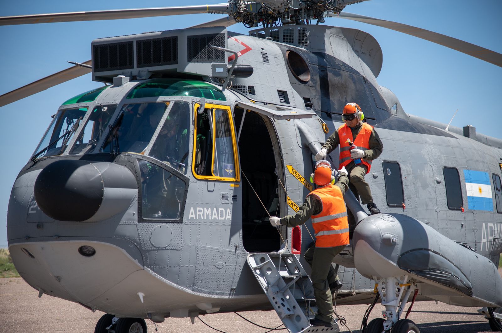El ministro de Defensa, Jorge Taiana presentó los helicópteros Sea King