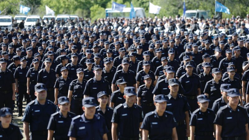 Buenos Aires: egresaron 1.400 cadetes de la Escuela de Policía
