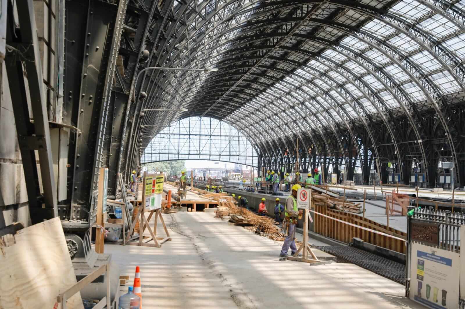Giuliano recorrió la obra en la estación Retiro