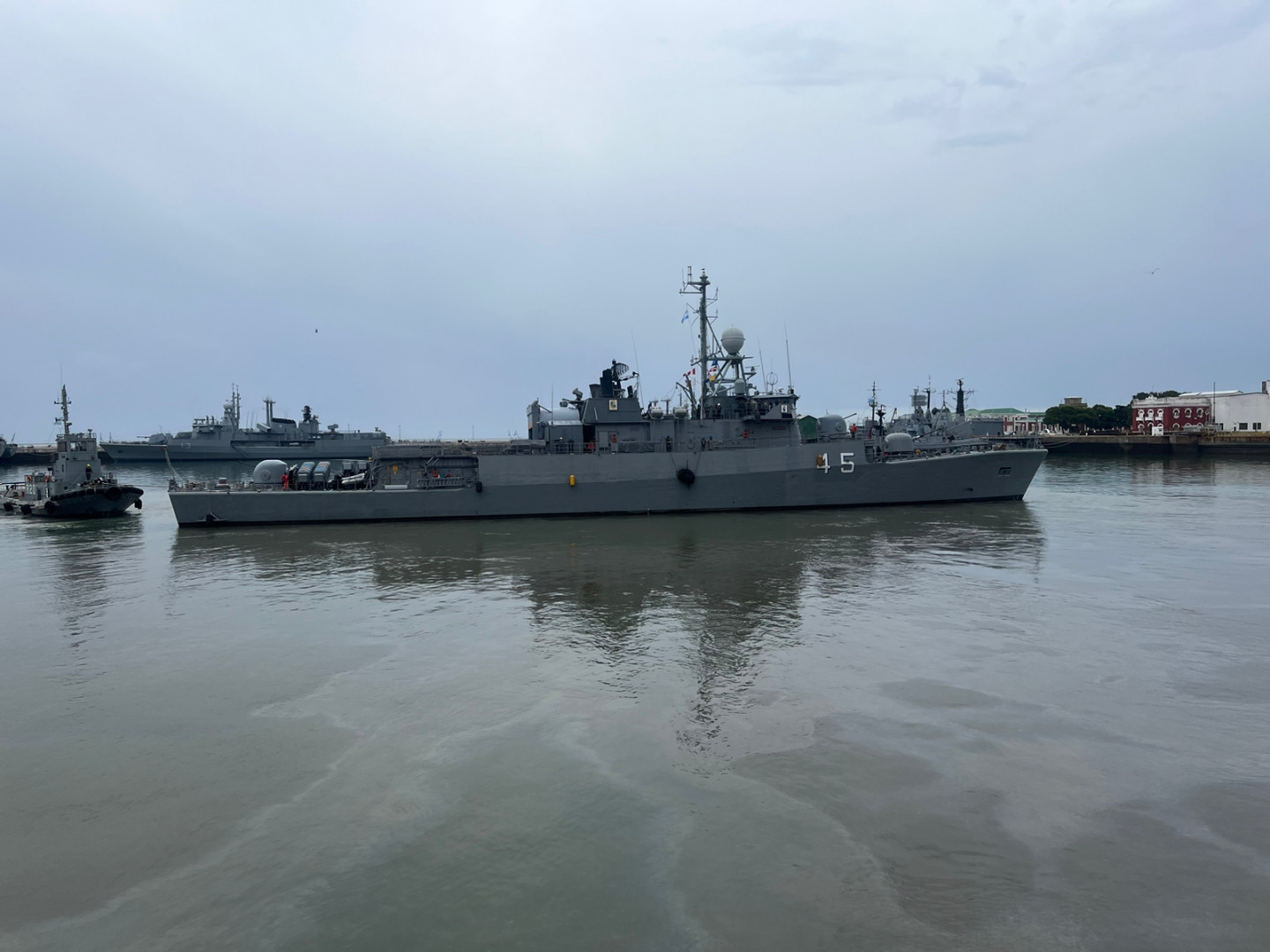 Realizan operación de vigilancia y control de espacios marítimos