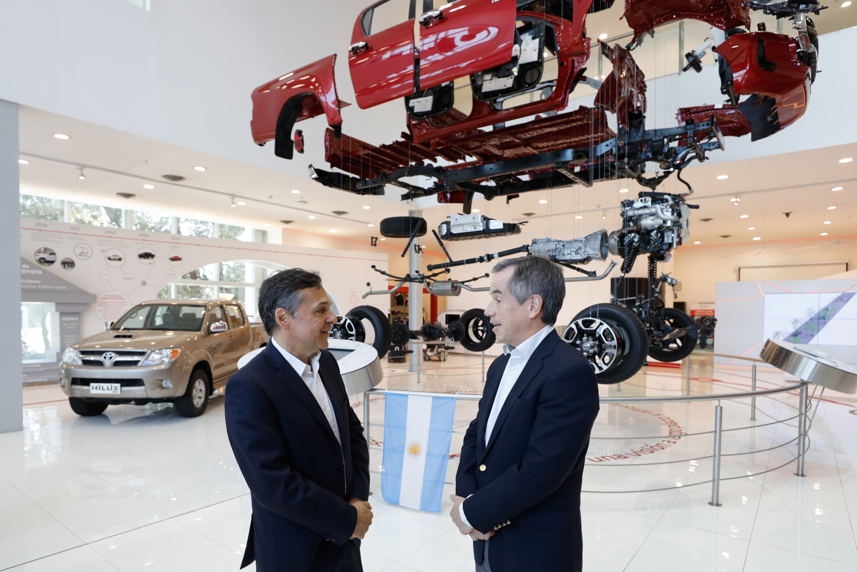 Giuliano recorrió la planta de Toyota en Zárate