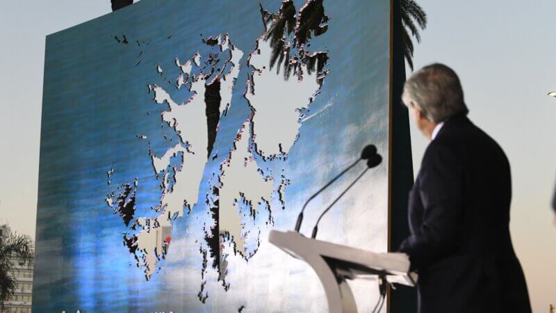 Fernández: “La Argentina no ve plena su soberanía mientras esas tierras sigan usurpadas”