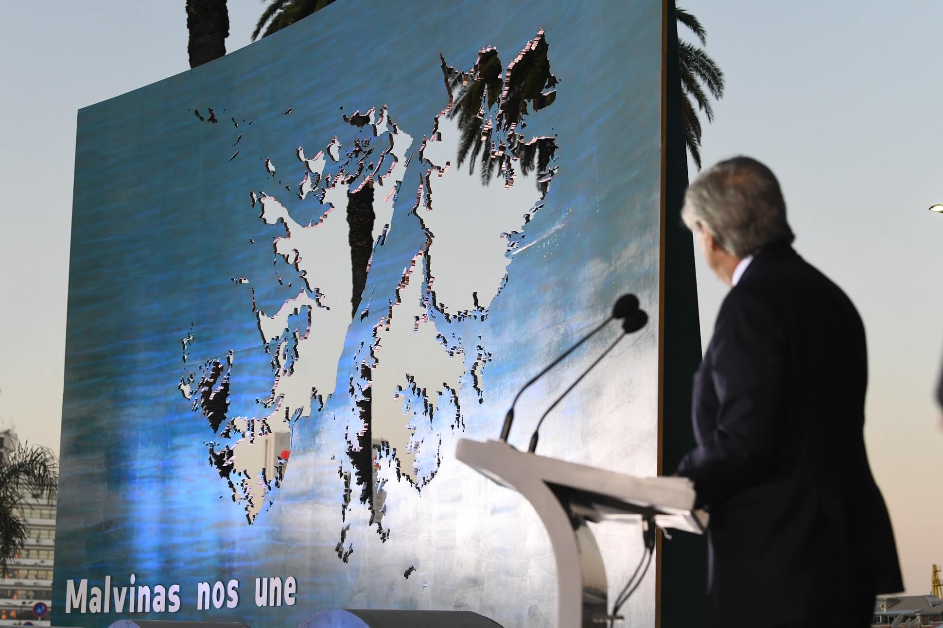 Fernández: “La Argentina no ve plena su soberanía mientras esas tierras sigan usurpadas”