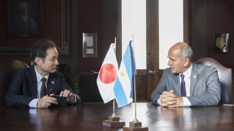 El embajador de Japón en la Argentina visitó la Universidad Nacional de La Plata