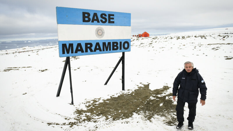 “Aquí, en el fin del mundo, uno puede asumir la dimensión de la Patria”, dijo el Presidente desde la Antártida