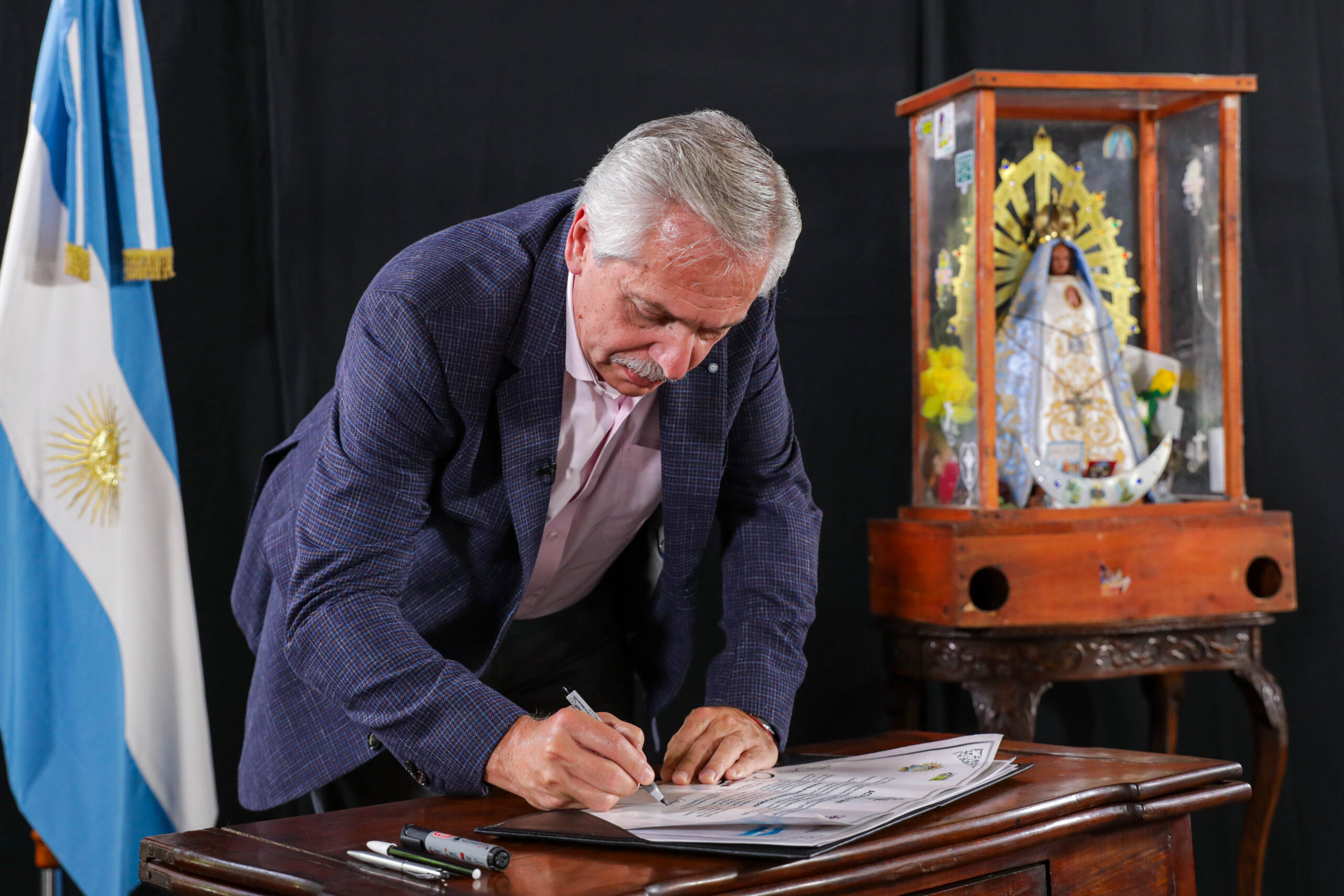 El Presidente firmó el compromiso Ni un pibe, ni una piba menos por la droga, en Luján