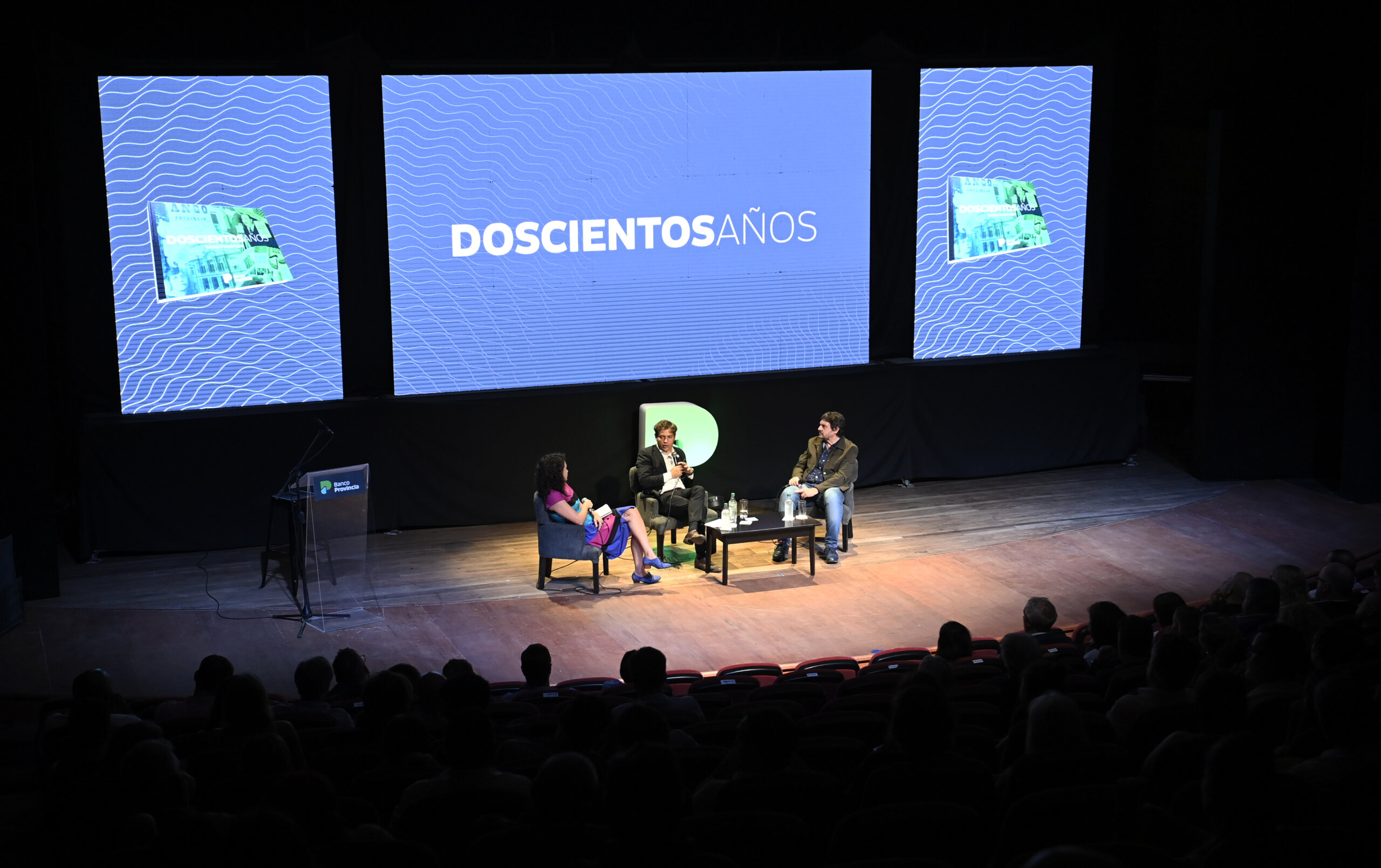 Kicillof y Pigna dialogaron sobre el bicentenario del Banco Provincia