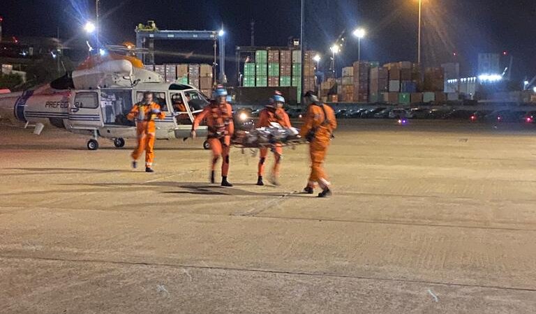 Prefectura  Naval Argentina aeroevacuó a un tripulante de un buque en emergencia
