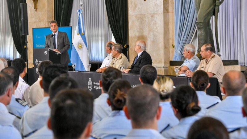 Taiana y Massa anunciaron el inicio de la jerarquización salarial de las Fuerzas Armadas