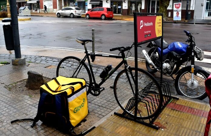 Proponer conveniar por «mayor actividad desarrollada» a los repartidores de apps de delivery