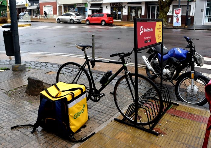 Proponer conveniar por «mayor actividad desarrollada» a los repartidores de apps de delivery