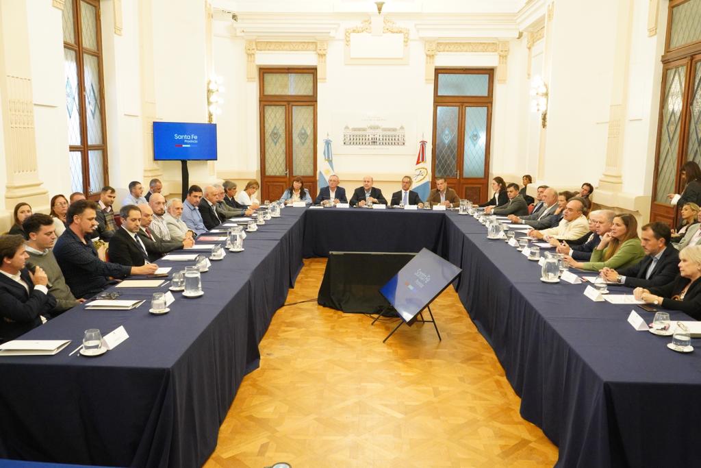 Los gobernadores Bordet y Perotti recibieron al embajador Daniel Scioli