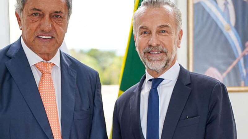Scioli recibió en Brasili al CEO de Saint Gobain que anunció inversión en Argentina