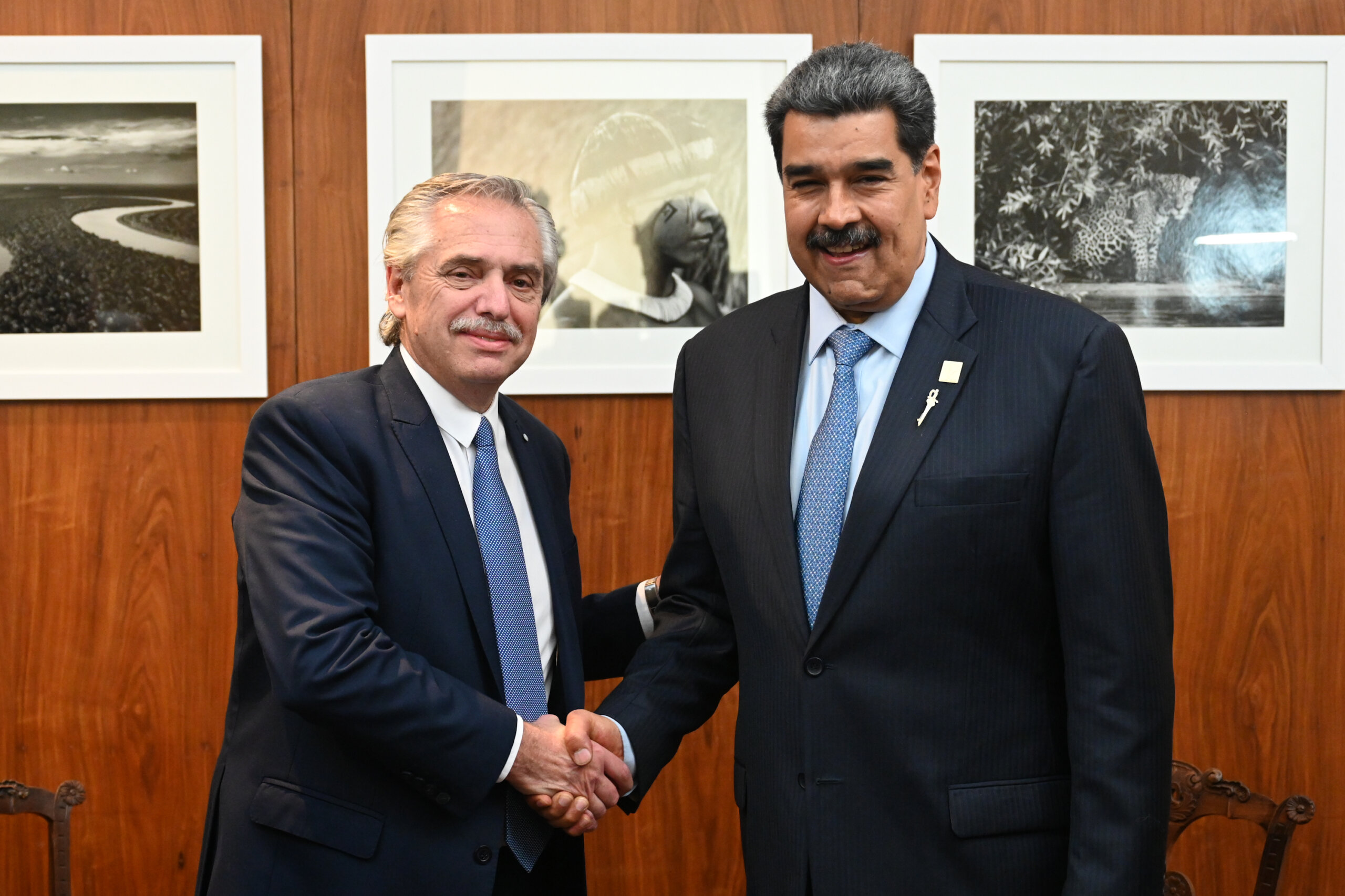El presidente se reunió con Nicolás Maduro en Brasil