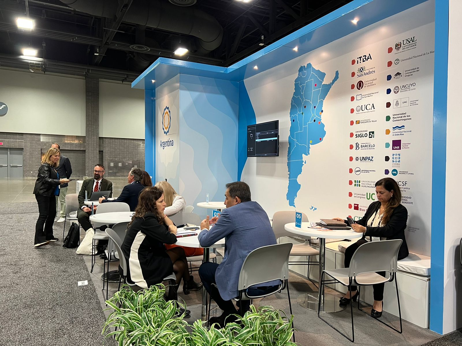 En Estados Unidos, 29 universidades argentinas participan de prestigiosa conferencia y exposición global sobre educación