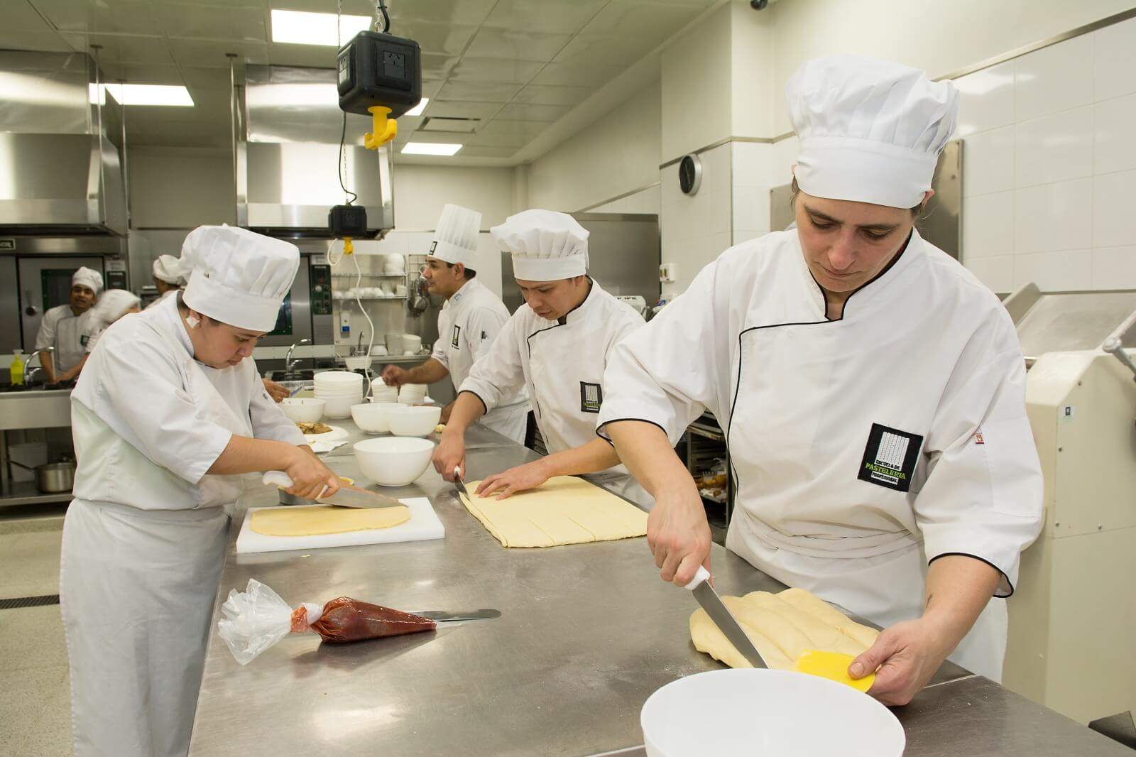 El Sindicato de Pasteleros acordó un aumento trimestral del 38% para la rama pastelería