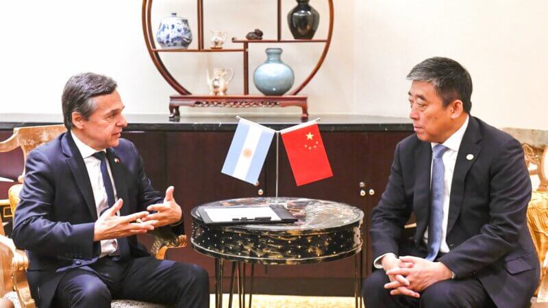 Con empreas chinas avanzan en la reactivación del San Martín Cargas