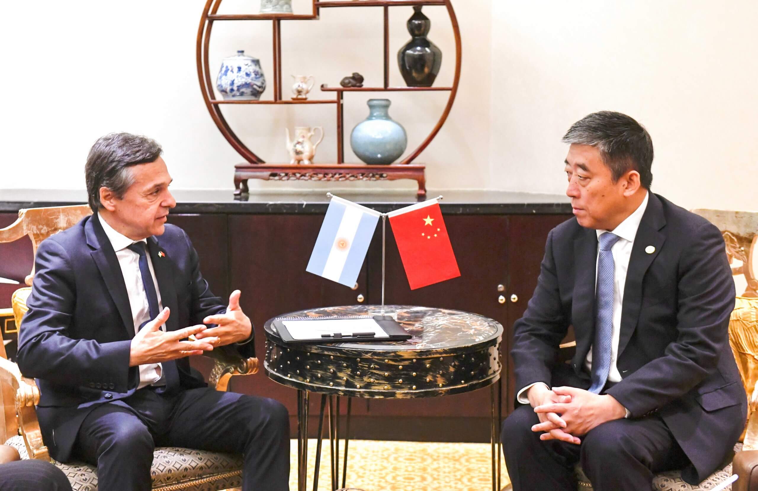 Con empreas chinas avanzan en la reactivación del San Martín Cargas