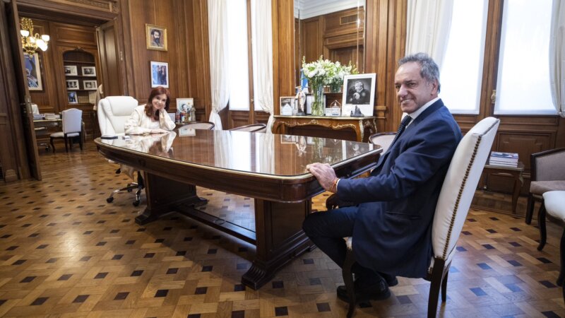 Cristina Fernández de Kirchner recibió al embajador en Brasil, Daniel Scioli
