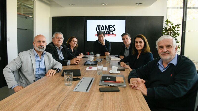 Manes trabaja con sus equipos técnicos de cara a las elecciones