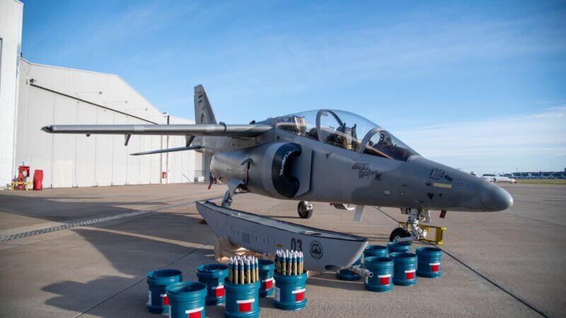 Fabricaciones Militares entregó munición de 30 mm para adiestramiento de tiro de los aviones Pampa IA-63