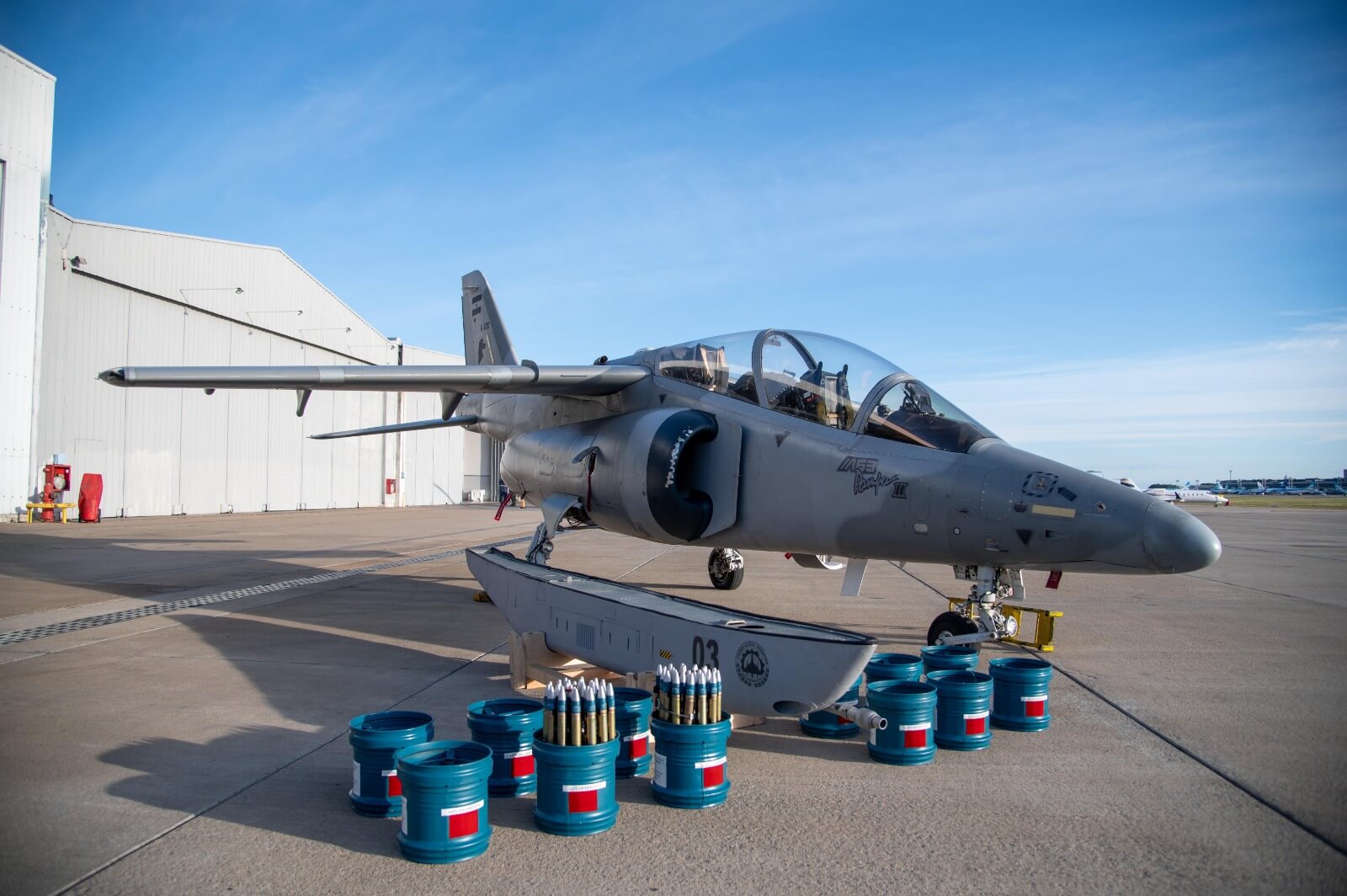 Fabricaciones Militares entregó munición de 30 mm para adiestramiento de tiro de los aviones Pampa IA-63