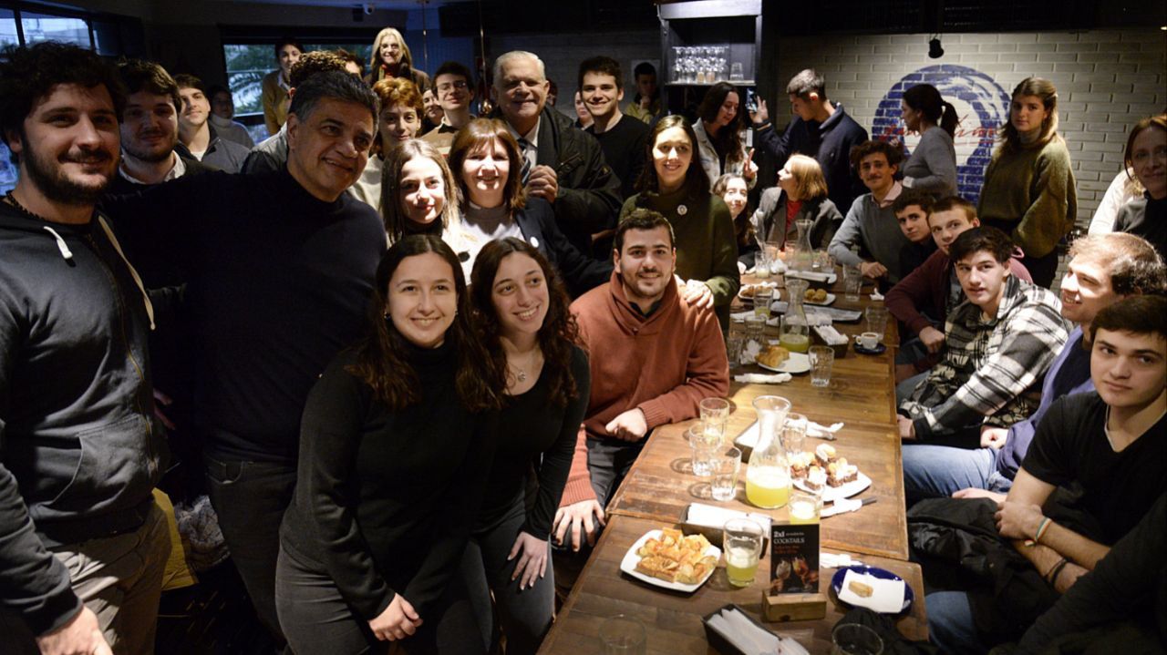 Bullrich y Macri se reunieron con jóvenes liberales