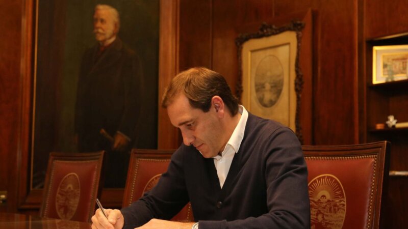 La Plata: Garro acordó un aumento salarial del 56% para el tercer trimestre del año