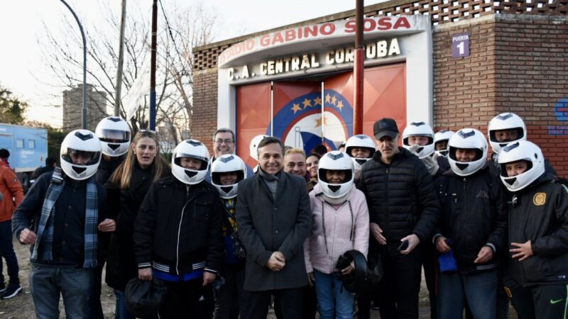 Giuliano participó en Rosario de la campaña «Hacela bien, siempre con casco»