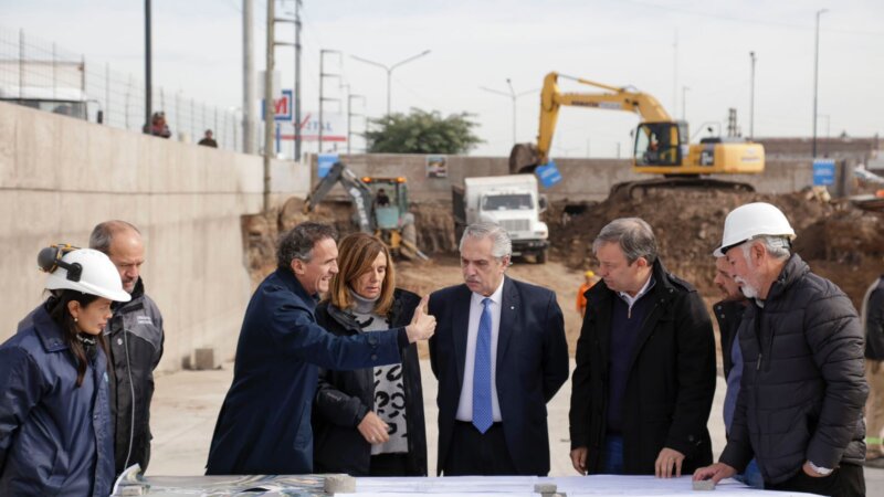 El presidente Alberto Fernández recorrió obras en marcha en Almirante Brown