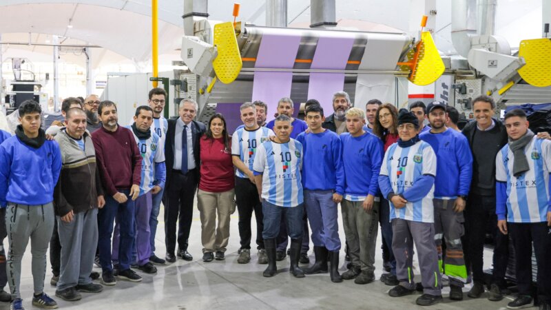 El presidente Alberto Fernández recorrió la planta industrial Fistex