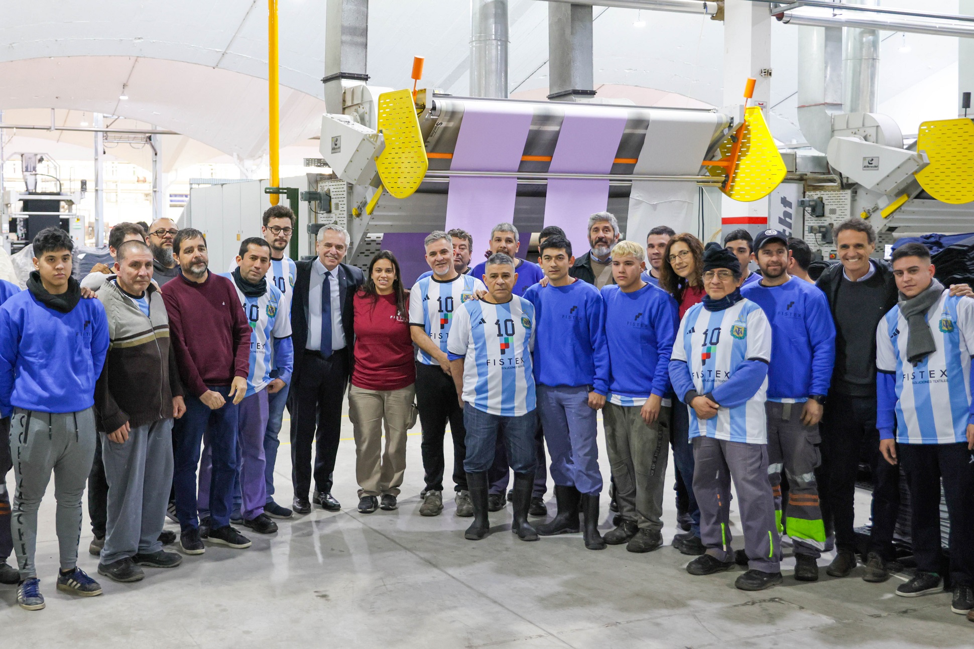 El presidente Alberto Fernández recorrió la planta industrial Fistex