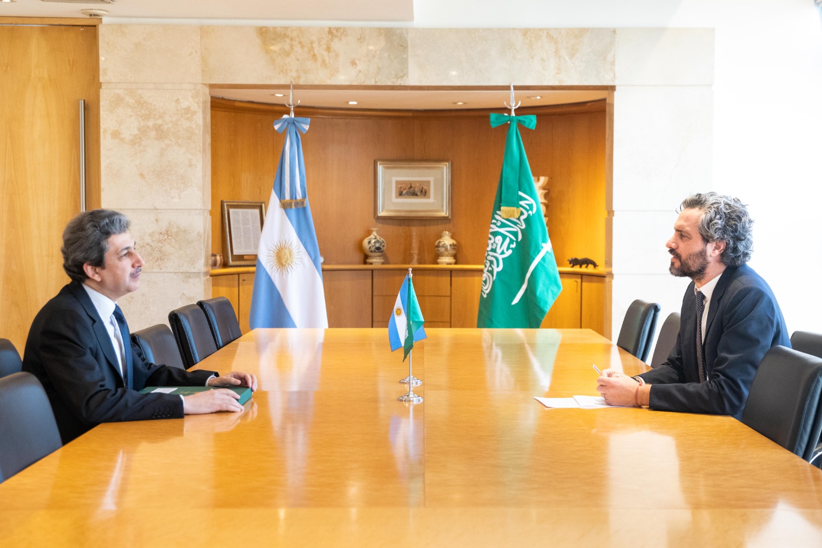 La Argentina y Arabia Saudita afianzan su relación bilateral