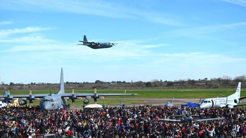 «Argentina vuela 2023»: Taiana participó del festival aéreo más importante de la Argentina
