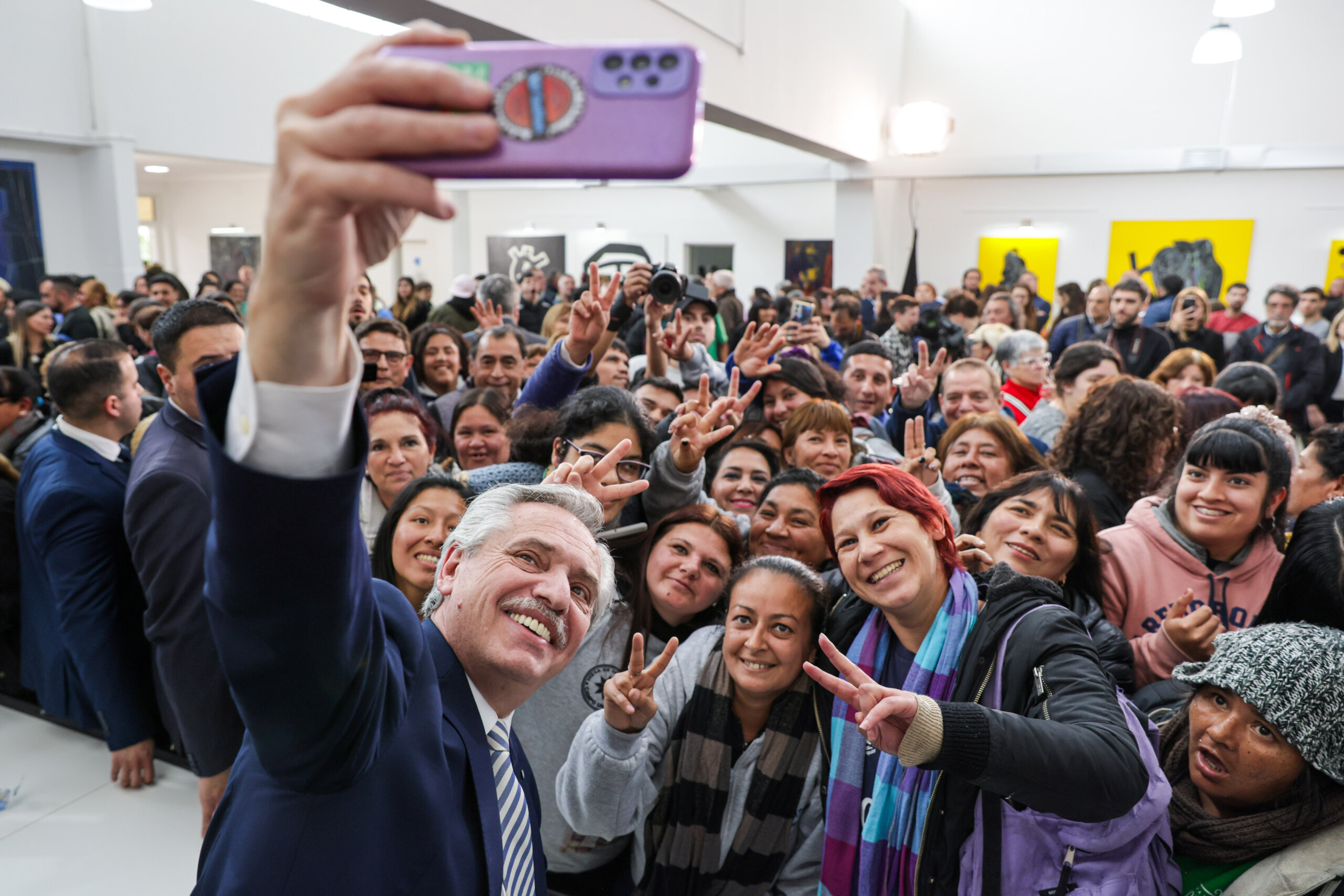El Presidente inauguró el Centro Cultural del Hospital Laura Bonaparte